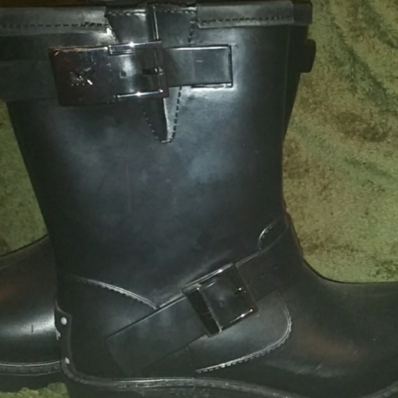 Black boots can be used for rainboots as well - Picture 1 of 2